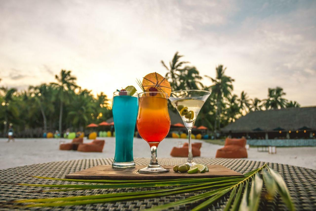 Oceanica Resort Panglao, Bohol Dış mekan fotoğraf Cocktails at a beach resort