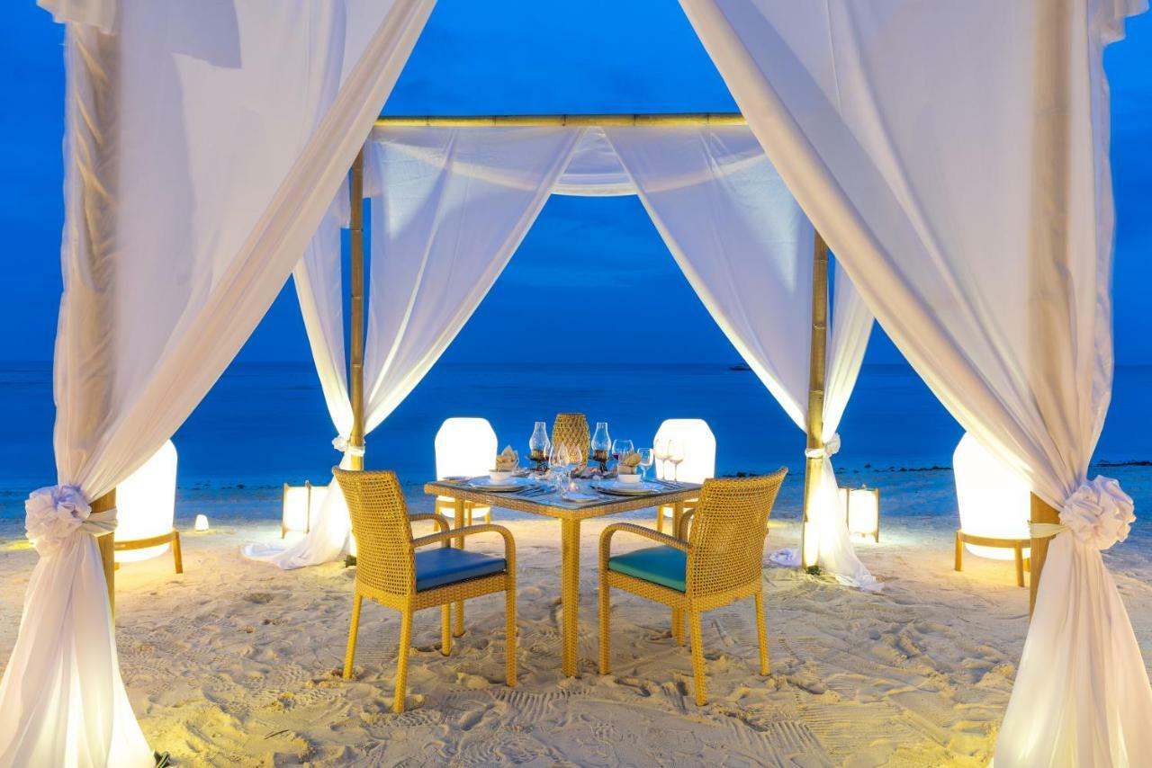 Oceanica Resort Panglao, Bohol Dış mekan fotoğraf A beachside dining experience at the resort