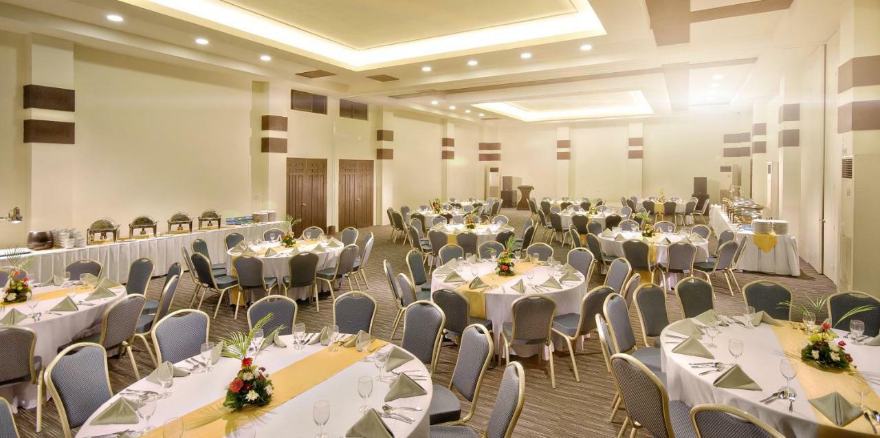 Oceanica Resort Panglao, Bohol Dış mekan fotoğraf The ballroom of the hotel